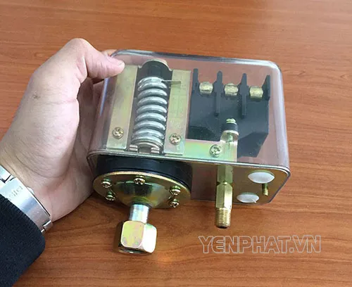 Rơ le máy nén khí 3 pha giúp máy nén khí luôn vận hành ổn định, kéo dài tuổi thọ
