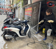 Rửa xe máy xong không đề được: 5 Nguyên nhân & Cách xử lý