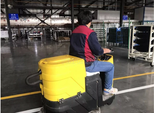 Máy ngồi lái tiện dụng