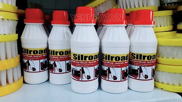 kiểm tra ngày sản xuất trước khi mua xi đánh giày