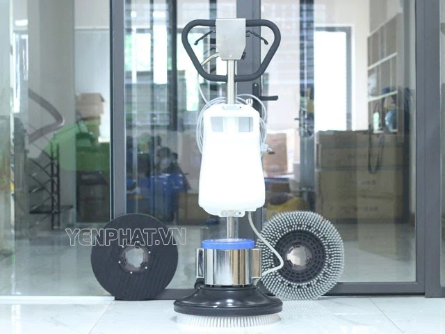 lắp ráp máy chà sàn tạ