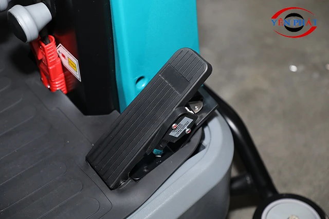 Máy chà sàn liên hợp ngồi lái Kumisai KMS 90B 3