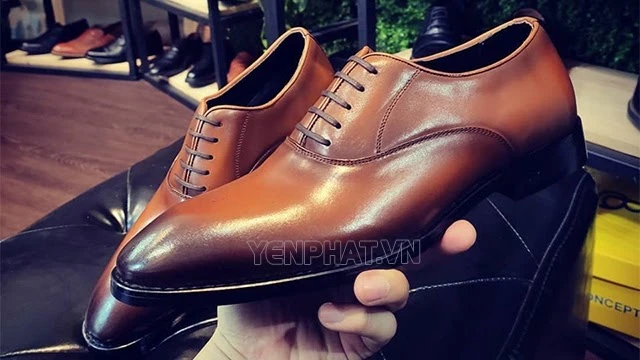 bảo vệ độ bóng cho bề mặt giày da