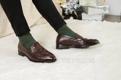 Bảo quản giày da ở những nơi khô thoáng