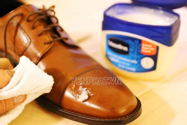 vệ sinh giày da đúng cách nhất