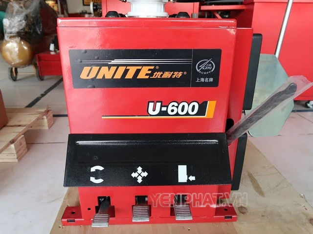 Máy ra vào lốp xe Unite