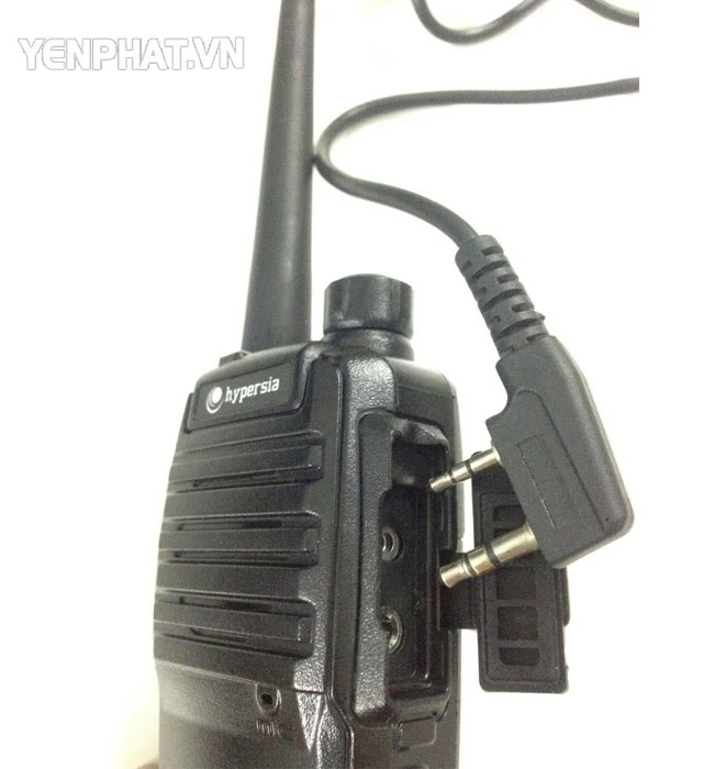 Kết nối chân USB vào máy tính và chân còn lại của cáp nối vào bộ đàm