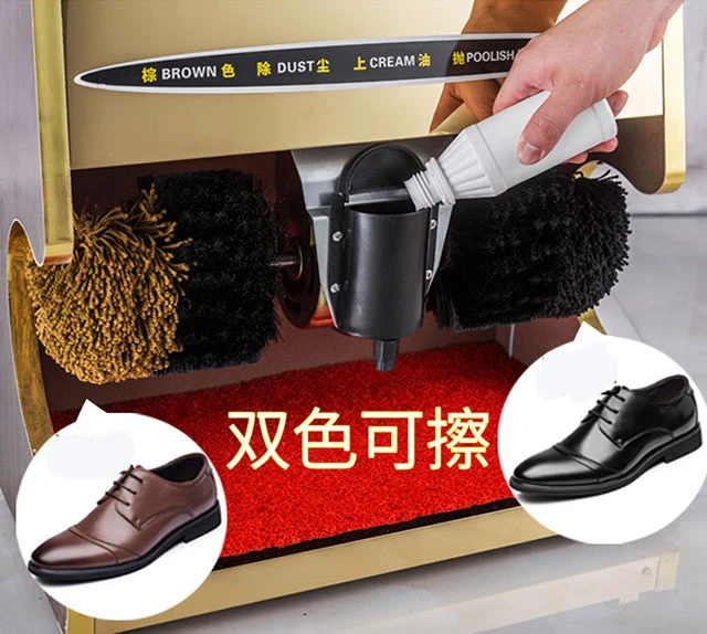 Đổ xi vào máy đánh giày đúng cách