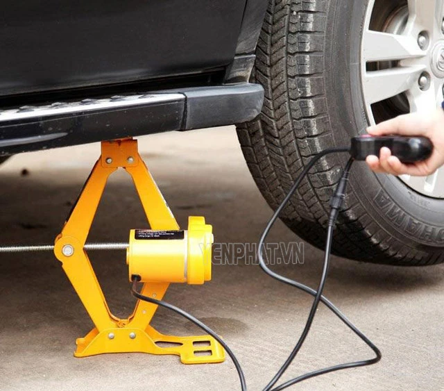 Điều cần lưu ý khi sử dụng bộ thay lốp dự phòng ô tô