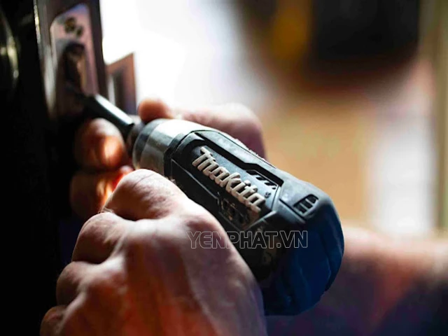 máy vặn vít dùng điện 220v