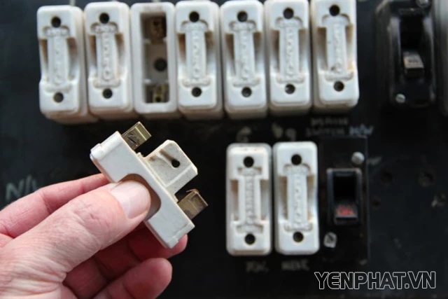 cách mắc cầu chì trong mạch điện