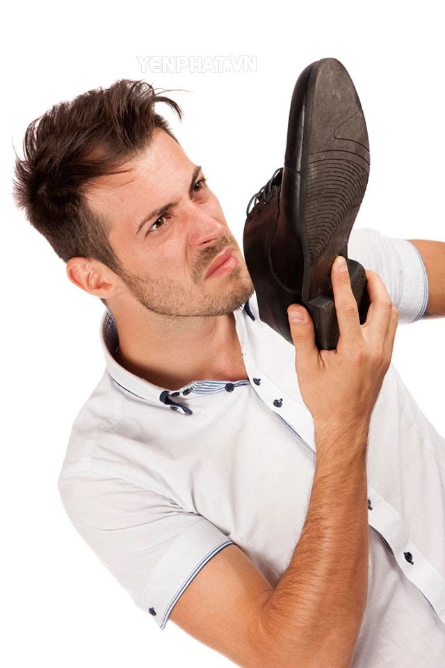 Cách khử mùi hôi giày da 100% thành công