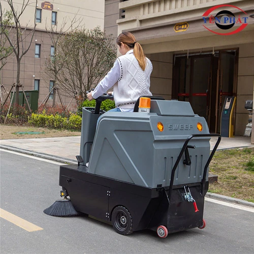 Xe quét rác ngồi lái nhà xưởng Kumisai KMS-1250E 2