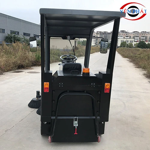 Xe quét rác ngồi lái Kumisai KMS-1800E 3