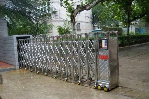 Cổng xếp inox có ray có tốt không?