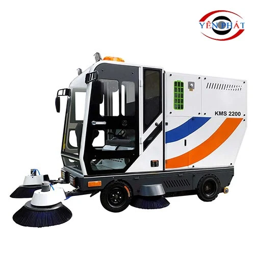 Xe quét rác công nghiệp ngồi lái Kumisai KMS-2200 2