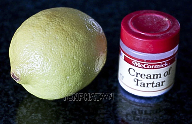 Giặt ghế với chanh và bột cream tartar