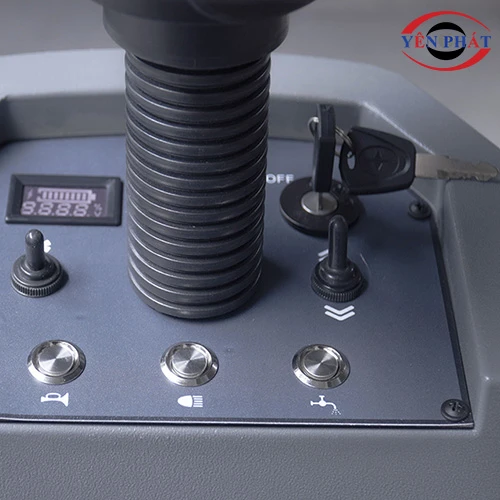 Xe quét rác ngồi lái nhà xưởng Kumisai KMS-1250E 7