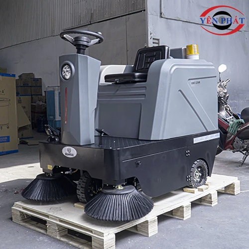 Xe quét rác ngồi lái nhà xưởng Kumisai KMS-1250E 9