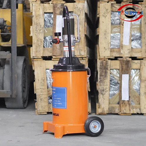 Máy bơm mỡ Kumisai 12L model KMS-12S 9