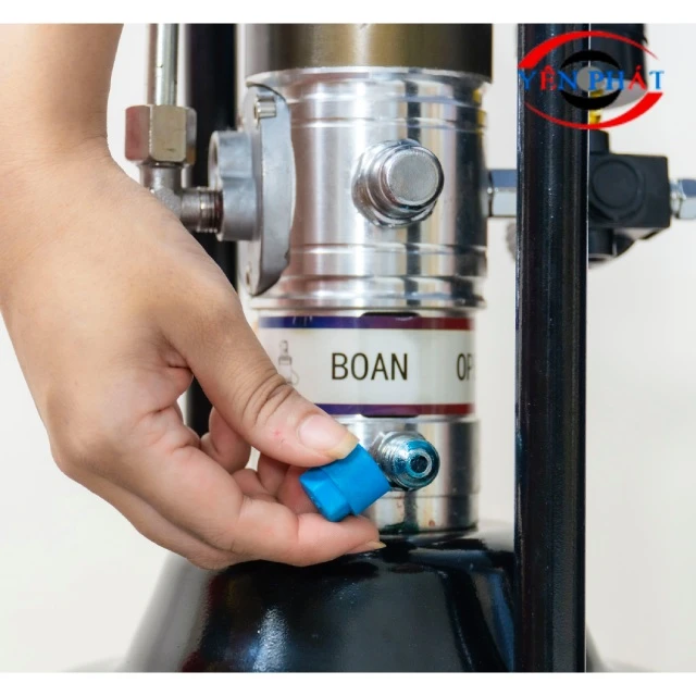 Máy bơm mỡ Kumisai 12L model KMS-12S 10