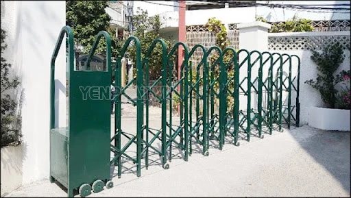 Cổng xếp kéo tay là gì: Cấu tạo, Nguyên lý, Ưu - Nhược điểm