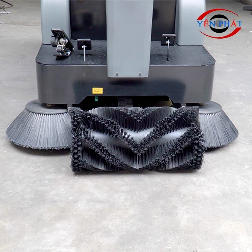 Chổi chính xe quét rác ngồi lái Kumisai KMS 1350E 2
