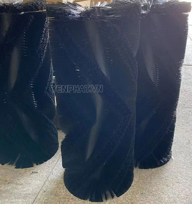 Chổi lăn xe quét rác được làm từ chất liệu bền bỉ, chống ăn mòn