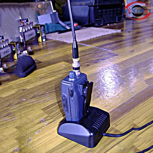 Bộ đàm cầm tay iCOM IC - V83 4