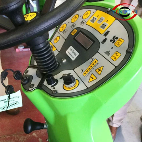 Máy chà sàn ngồi lái IPC CT160 BT70 4