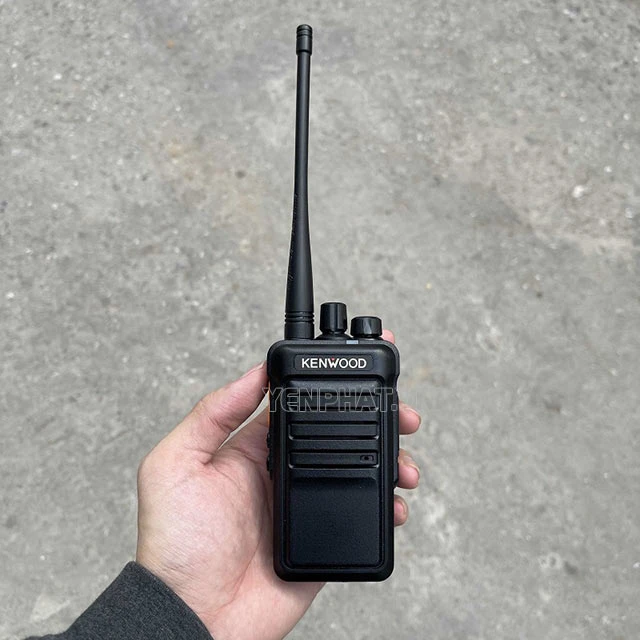 bộ đàm cầm tay Kenwood TK-D50 có thiết kế vừa tay cầm