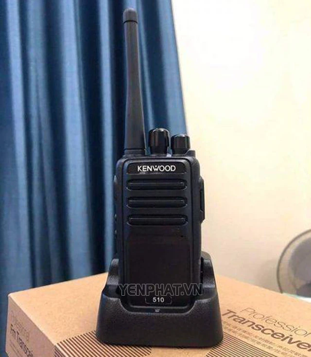 bộ đàm Kenwood TK 510 có dock sạc tiện dụng