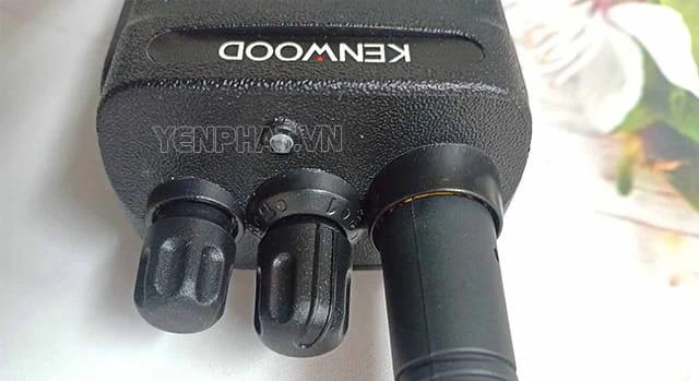 bộ đàm Kenwood TK 508 Plus có núm chỉnh và đèn báo