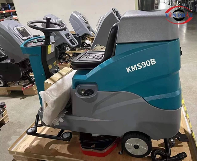 Bàn giao máy chà sàn cho khách hàng