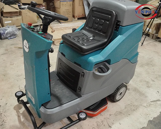 Máy chà sàn ngồi lái Kumisai