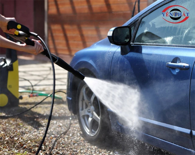 Máy rửa xe phục vụ nhu cầu xịt rửa