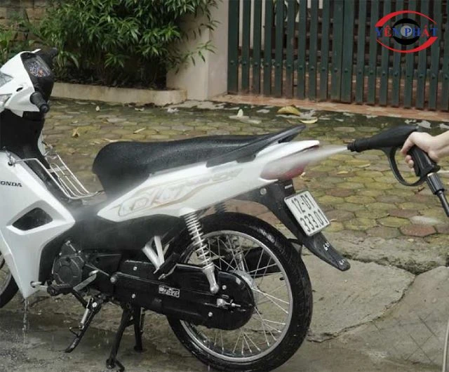 Bao lâu rửa xe máy 1 lần? Rửa nhiều có tốt không?