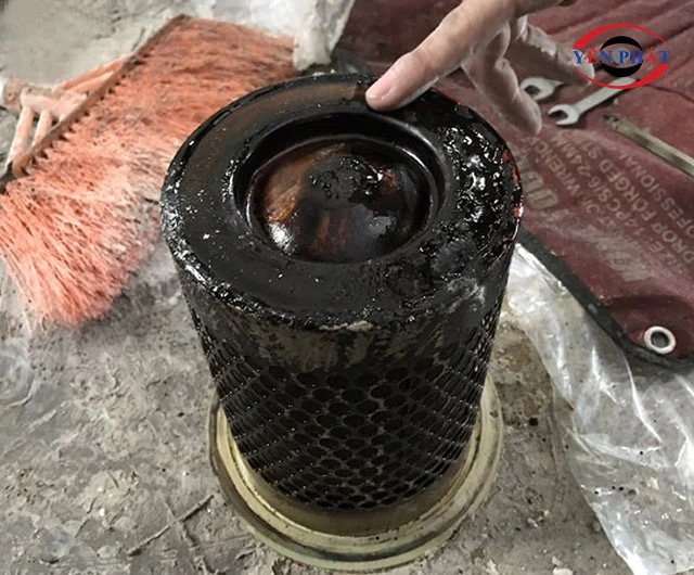Cặn dầu bám vào động cơ máy nén khí