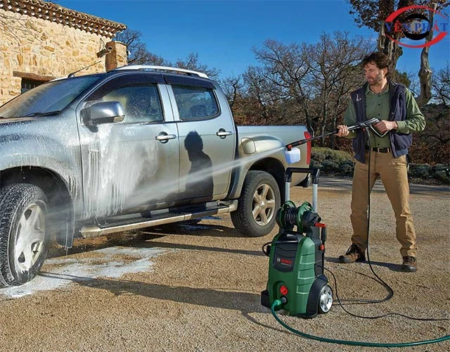 So sánh máy rửa xe Bosch hay Karcher