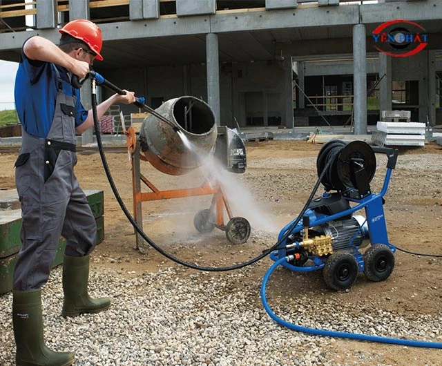 Xịt rửa mạnh mẽ với máy rửa xe Nhật bãi