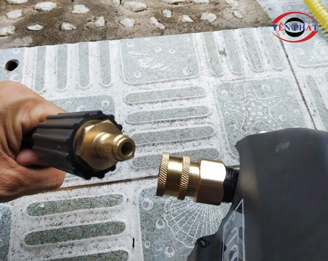 Tháo lắp đầu nối nhanh máy rửa xe