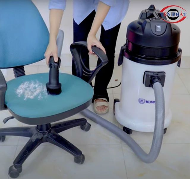 Dùng máy hút bụi thùng nhựa Kumisai KMS40-Hepa