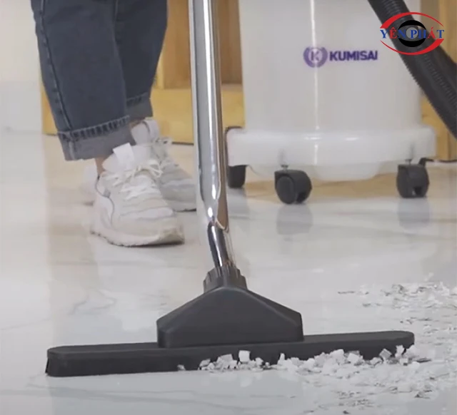 Hút bụi bẩn bằng máy hút bụi Kumisai KMS30