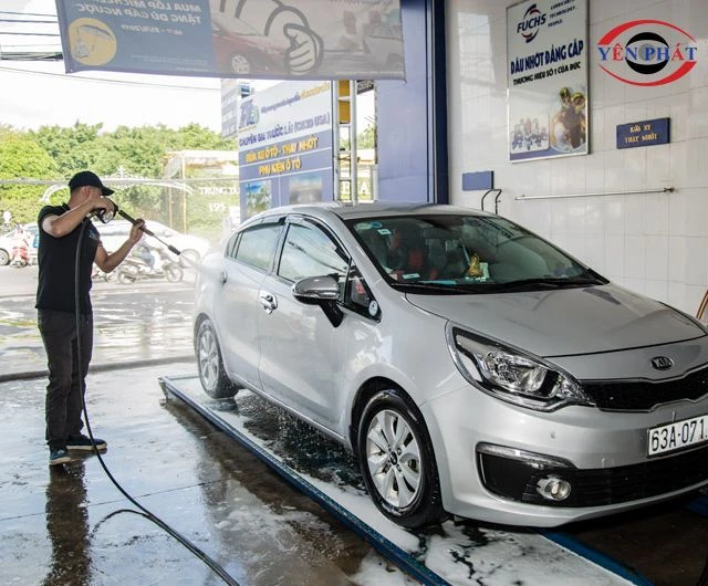 Phụt rửa xe oto