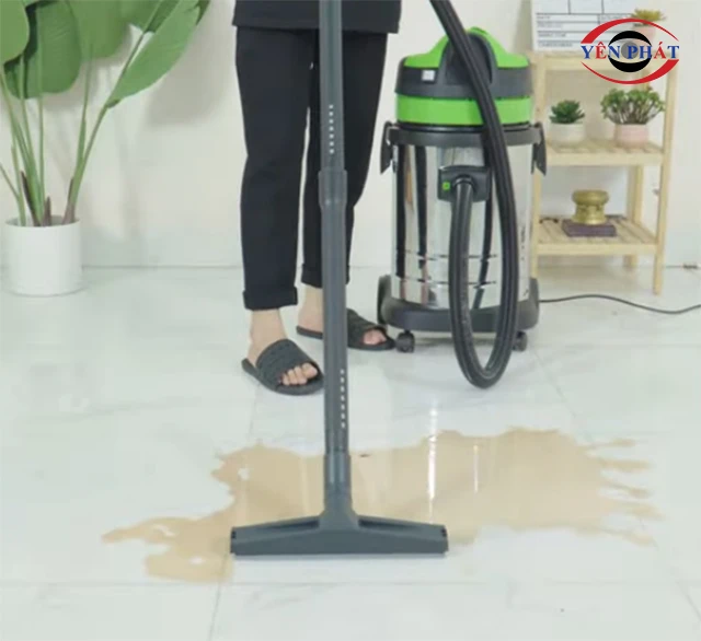 Thao tác với máy hút bụi