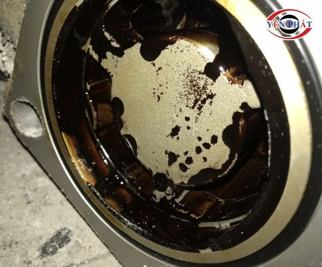 Máy Nén Khí Bị Keo Dầu: 4 Nguyên nhân & Cách khắc phục