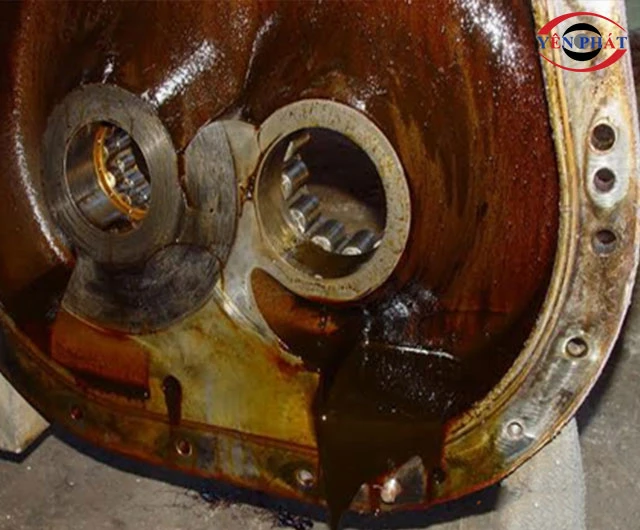 Dầu máy bị keo