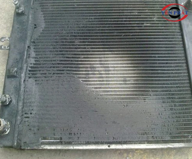 Két giải nhiệt bị bụi bẩn