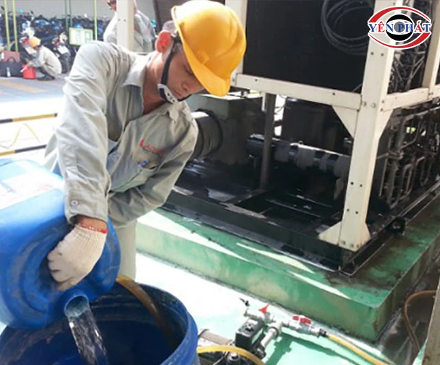 dung hoá chất vệ sinh tháp làm mát