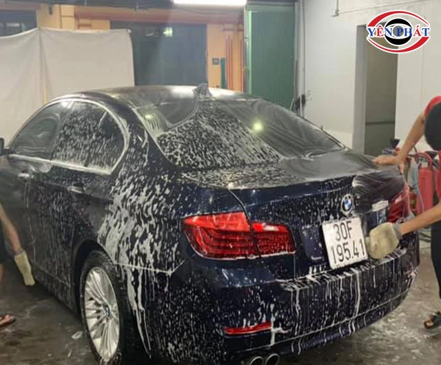 Tiệm rửa xe Hưng Đạo